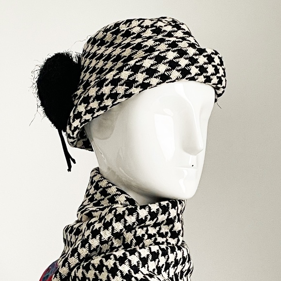 Vintage Adolfo Hat & Scarf Set 2pc Black & White Houndstooth Knit Fringe Rare - Picture 2 of 15